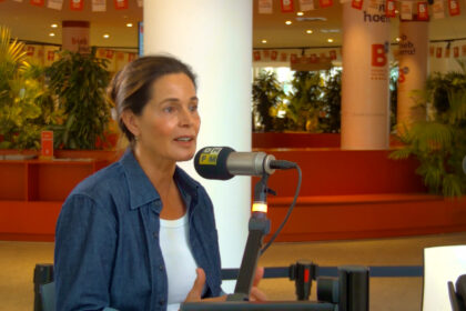 Carina van Eck bij Den Haag FM in de uitzending