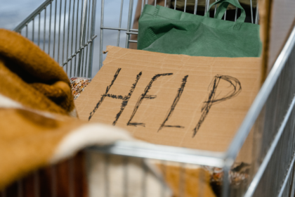 Bordje waar 'Help' op staat geschreven