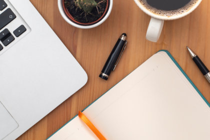 Bureau met bureauspullen